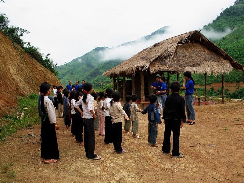 Nghĩ về giáo dục_ Nguyễn Trung Dan%20toc%20001